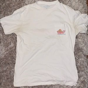 White vineyard vines shirt with pink whale